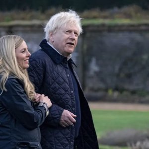 This England: Kenneth Branagh e Ophelia Lovibond a passeggio