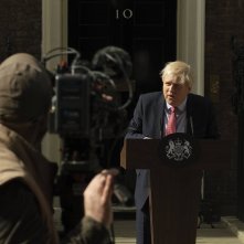 This England: Kenneth Branagh nei panni di Boris Johnson fuori da Downing Street