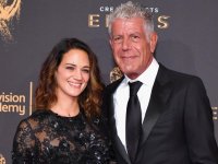 Asia Argento risponde alle accuse su Anthony Bourdain con una controversa storia Instagram (FOTO)