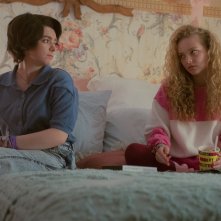 My Best Friend's Exorcism: Elsie Fisher, Amiah Miller in una scena del film