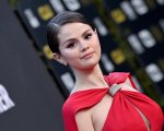 Selena Gomez sull'intervista con Hailey Bieber: 'I commenti online sono stati vili e disgustosi'