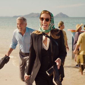 Ticket to Paradise: Julia Roberts e George Clooney in una scena