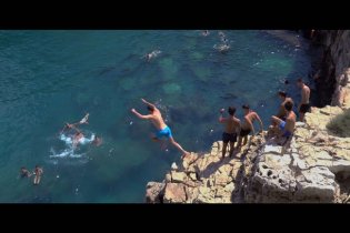 Per Lanciarsi Dalle Stelle - Clip (1)