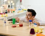 Il Piccolo Chimico: il divertente laboratorio del TikToker Marco Martinelli arriva su Rai Gulp e RaiPlay
