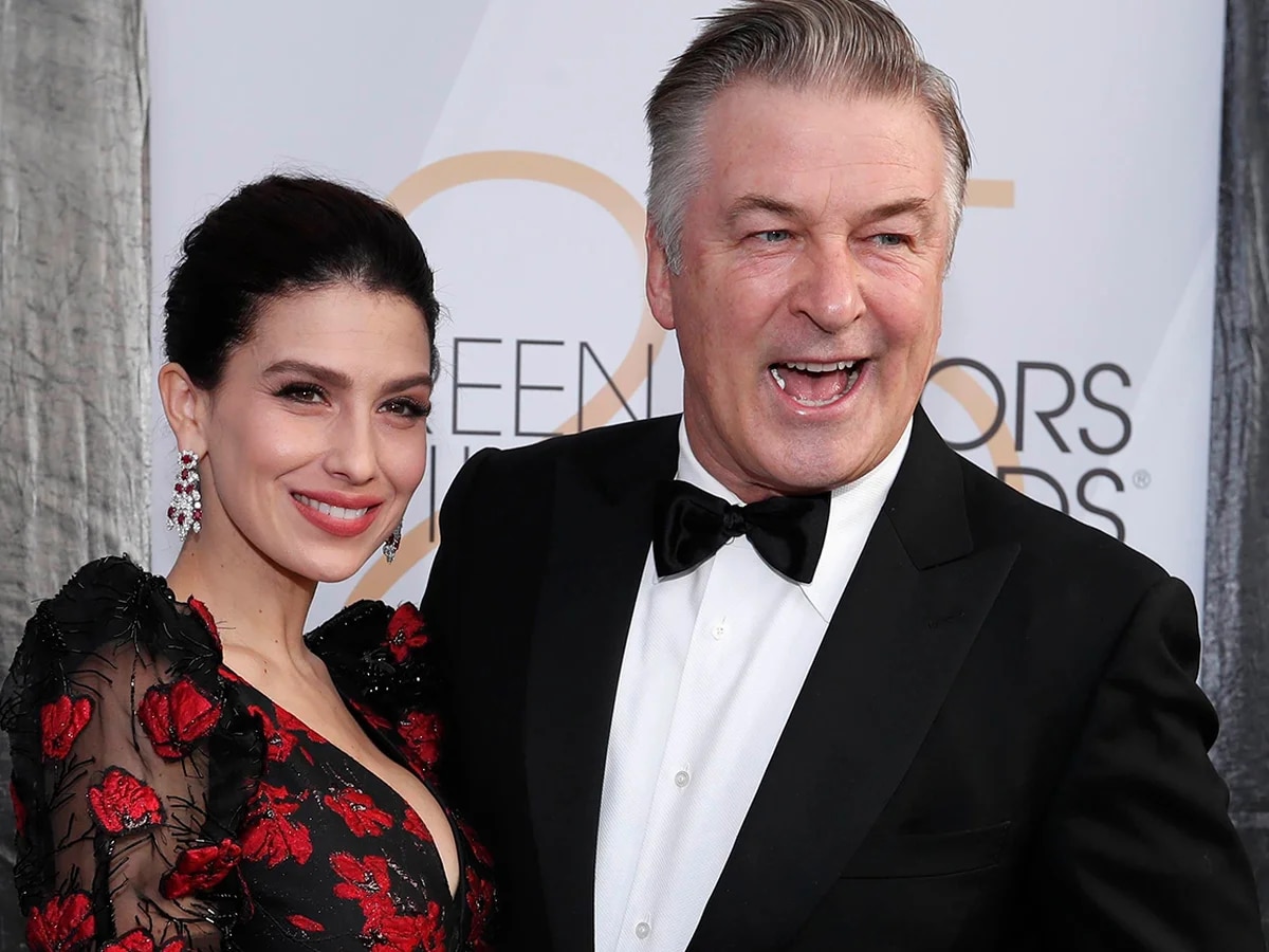 Alec e Hilaria Baldwin condividono una foto di famiglia con tutti e 7 i
