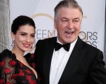 Alec e Hilaria Baldwin condividono una foto di famiglia con tutti e 7 i loro figli