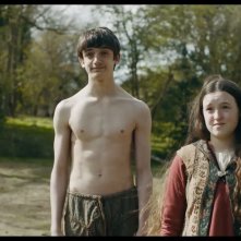 Catherine Called Birdy: Bella Ramsey in una scena del film