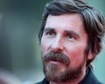 Christian Bale deve la sua carriera ai ruoli rifiutati da Leonardo DiCaprio: 'Grazie, Leo'