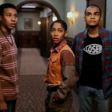 The Midnight Club: William Chris Sumpter, Iman Benson e Sauriyan Sapkota in una scena
