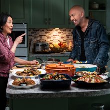 Easter Sunday: Lydia Gaston e Jo Koy in una scena del film