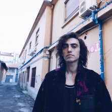 Amanda: Michele Bravi durante una scena