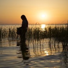 La ragazza della palude: Jojo Regina durante un tramonto