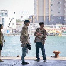 Le buone stelle - Broker: Bae Doona, Song Kang-ho, Dong-won Gang, Ji-eun Lee durante una scena