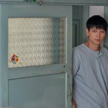 Le buone stelle - Broker: Dong-won Gang in una scena del film