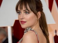 Madame Web: Dakota Johnson con i capelli bianchi nelle foto dal set