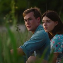 La ragazza della palude: Daisy Edgar-Jones e  Taylor John Smith in una scena