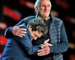 Ritorno al Futuro: quello tra Michael J. Fox e Christopher Lloyd è l'abbraccio a un'intera generazione