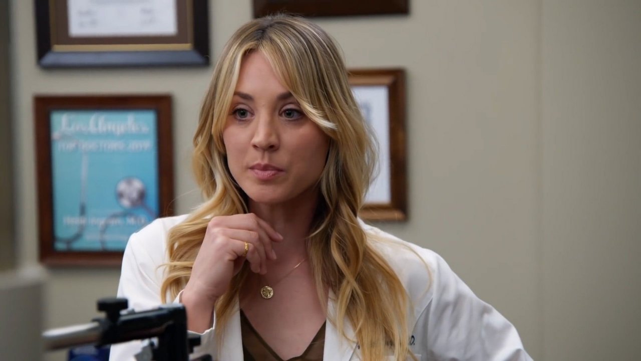 Kaley Cuoco è incinta: la star aspetta una bambina con Tom Pelphrey