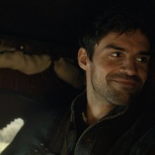 Rosaline: Sean Teale durante una scena del film