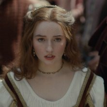 Rosaline: Kaitlyn Dever in una scena del film
