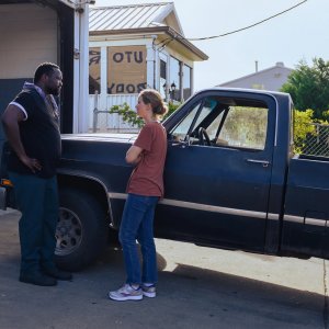 Causeway: Jennifer Lawrence, Brian Tyree Henry in una scena del film