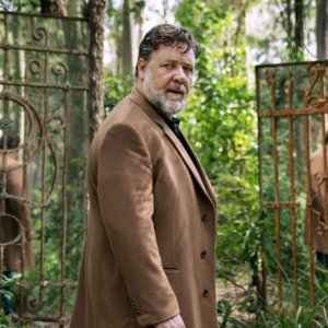 Poker Face: Russell Crowe in una scena