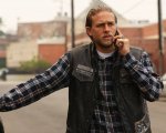 Shantaram: Charlie Hunnam svela il motivo di quel taglio di capelli