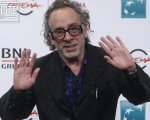 Tim Burton annuncia di aver 'cambiato' mestiere e di essere diventato un calciatore