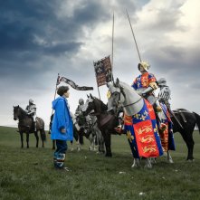 The Lost King: Sally Hawkins con Harry Lloyd in una scena del film