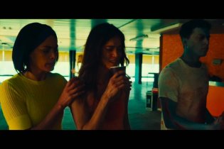 Cut - Zombi Contro Zombi - Clip - Qui Facevano Esperimenti Umani