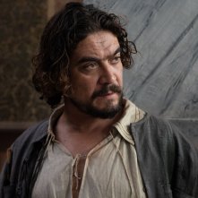 L'ombra di Caravaggio: Riccardo Scamarcio in una scena tratta dal film