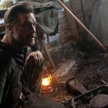 Wolf Hunter: Devon Sawa in una scena del film