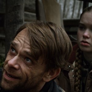 Wolf Hunter: Nick Stahl e Summer H. Howell in una scena del film
