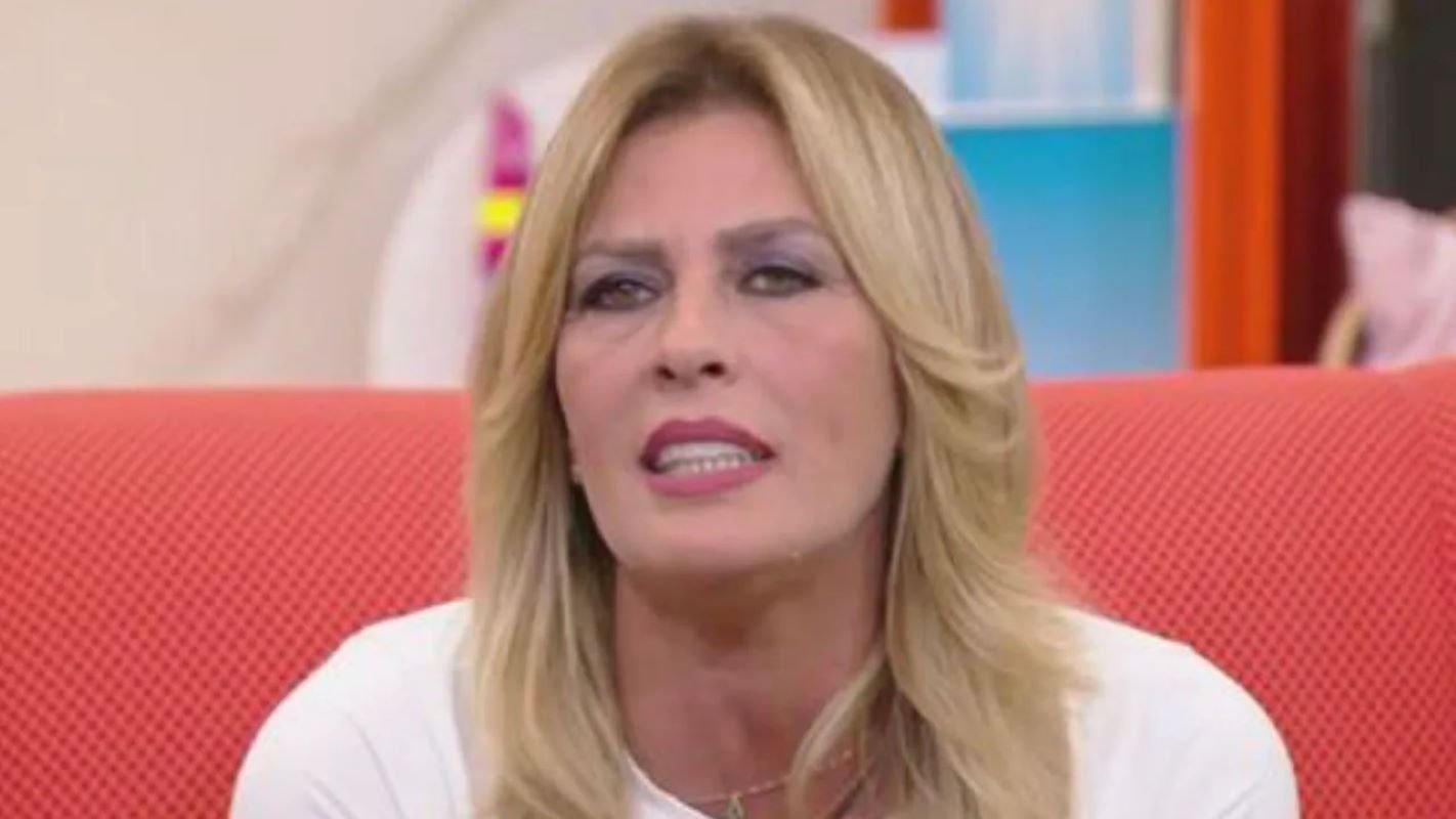 Grande Fratello Vip 7: Cristina Quaranta simula un litigio usando un linguaggio da squalifica