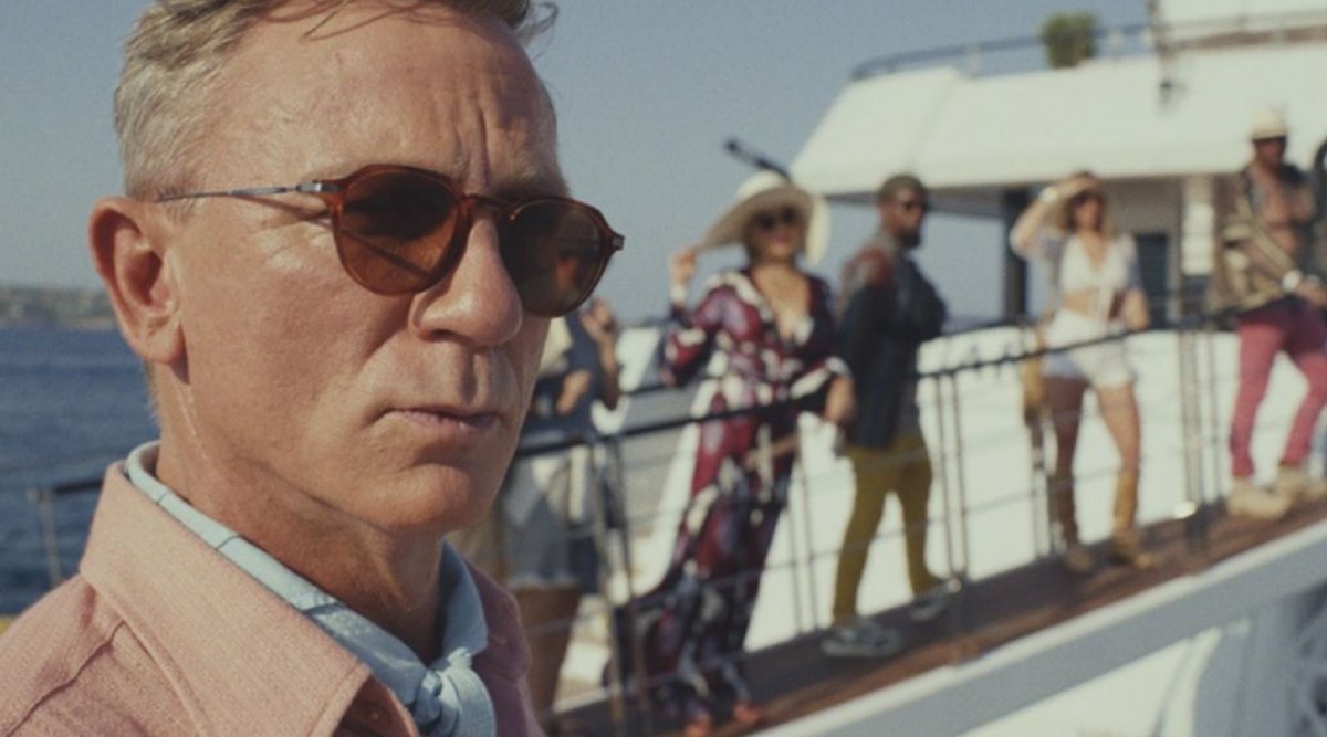 Glass Onion quanto Benoit Blanc c' era in James Bond? Una scena