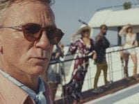 Knives Out 2: Daniel Craig ha improvvisato una battuta così epica che Edward Norton l'ha messa come suoneria