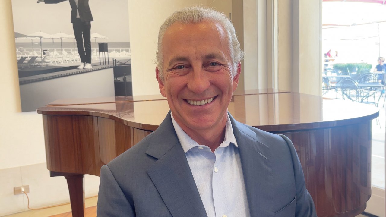 Tony Nader e la meditazione trascendentale: da David Lynch a una società migliore