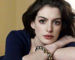 Anne Hathaway, il chiaro messaggio ai suoi hater: 'Non ho più paura di voi'