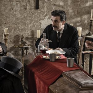 La stranezza: Toni Servillo, Salvo Ficarra, Valentino Picone in una scena del film