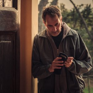 Boris 4: Paolo Calabresi in una scena del primo episodio