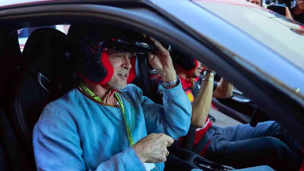 Brad Pitt si prepara per il suo nuovo film facendo un giro in Ferrari con Charles Leclerc (VIDEO)