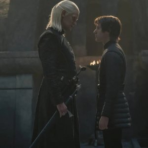 House of the Dragon: Matt Smith e Harry Collett in una scena del finale di stagione