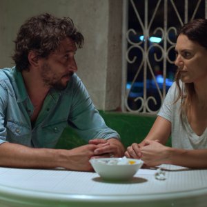 Questa notte parlami dell'Africa: Corrado Fortuna, Roberta Mastromichele in una scena del film