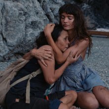 Triangle Of Sadness: Charlbi Dean in una scena drammatica