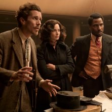 Amsterdam: Christian Bale, Margot Robbie, John David Washington in un momento del film