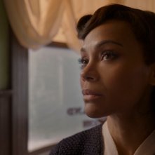 Amsterdam: Zoë Saldana in un primo piano