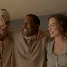 Amsterdam: Christian Bale, Margot Robbie, John David Washington in una sequenza del film