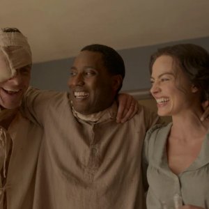 Amsterdam: Christian Bale, Margot Robbie, John David Washington in una sequenza del film