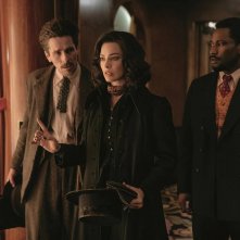 Amsterdam: Christian Bale, Margot Robbie, John David Washington in una scena