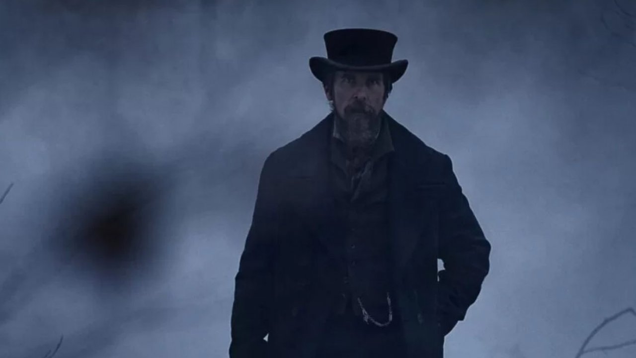 The Pale Blue Eye: Christian Bale nelle prime foto dell'horror gotico Netflix